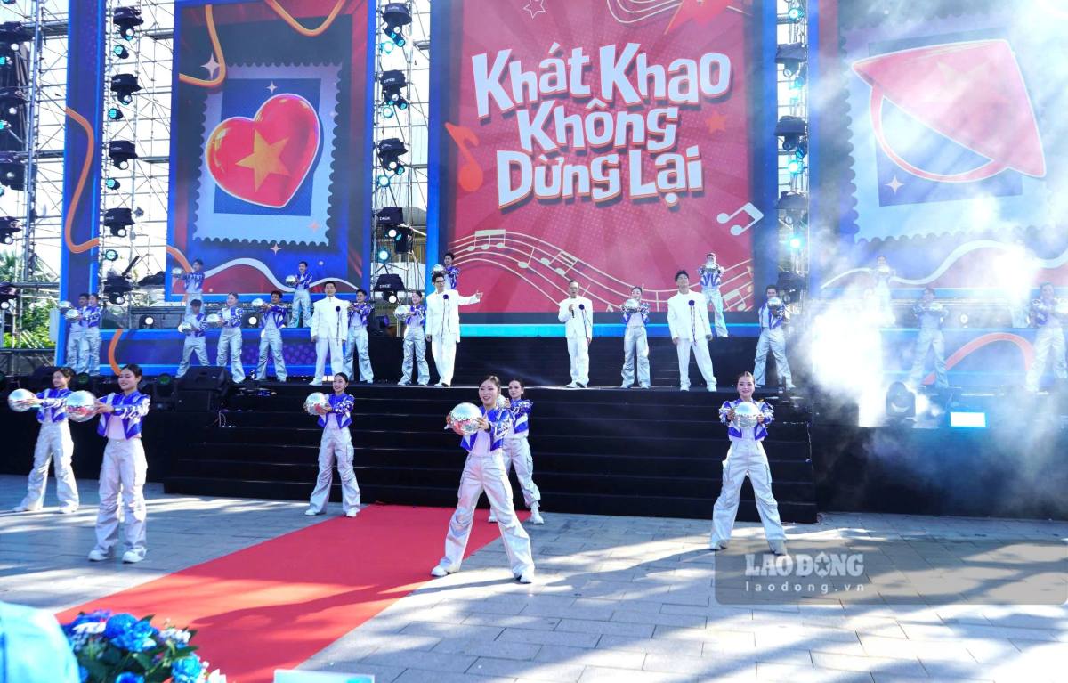 Các tiết mục nghệ thuật sôi động tại ngày hội. Ảnh: Mai Dung