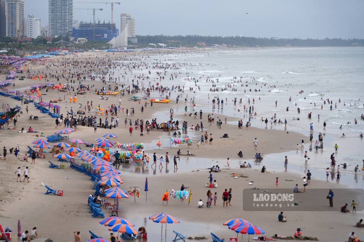 Bai Sau beach area stretches about 4km across Vung Tau and Tam Thang wards. Photo: Thanh An