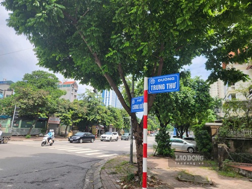 Hanoi adjusts traffic at To Huu - Trung Thu - Trung Van intersection. Photo: Minh Hanh