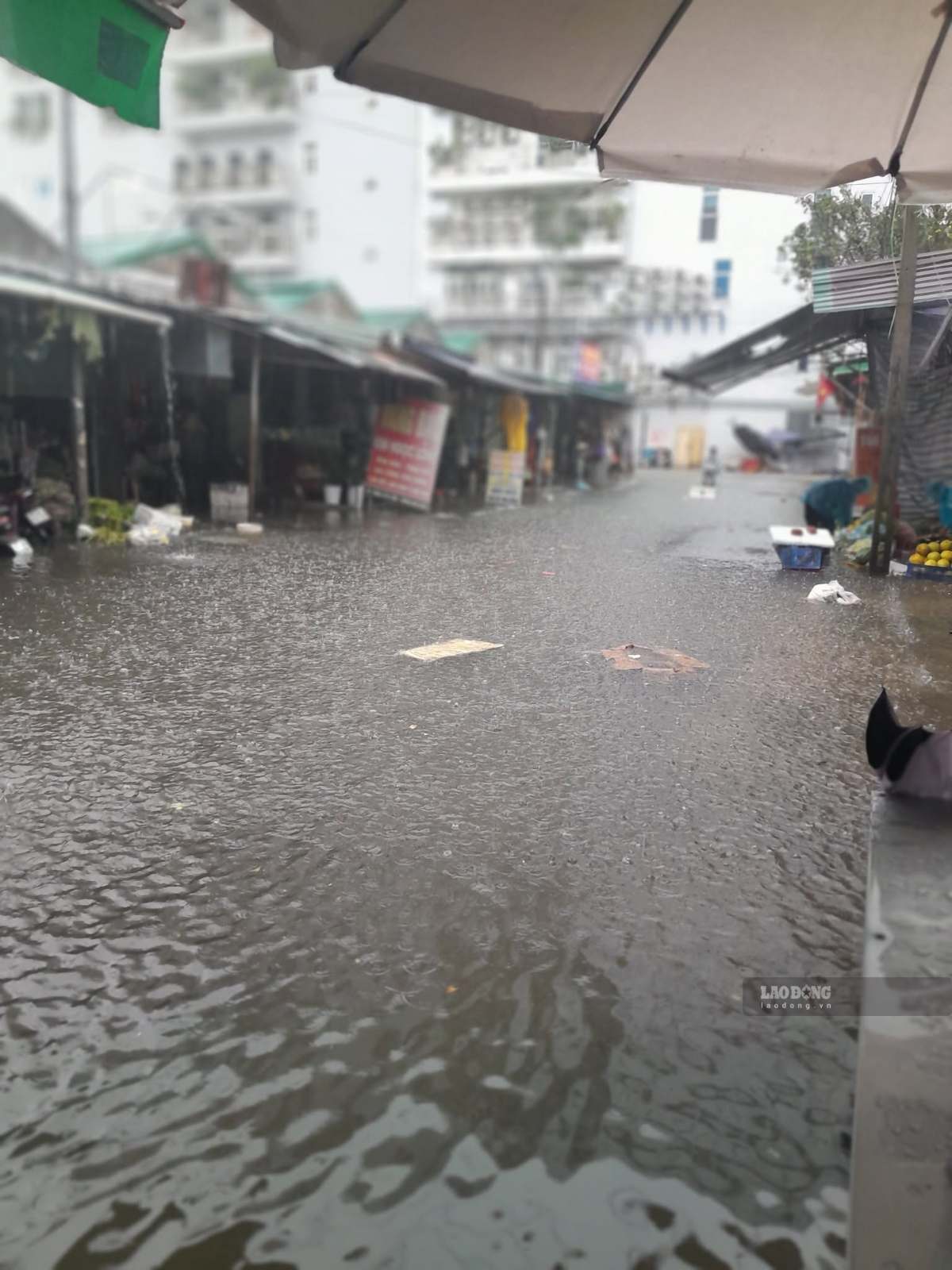 Tình hình thực tế một tuyến phố thuộc khu vực đô thị Vinh trong sáng 19.9. Ảnh: Duy Chương