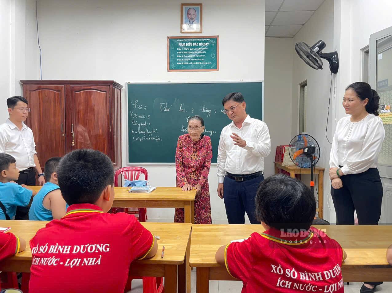 Ông Nguyễn Mạnh Cường - Phó Chủ tịch UBND TPHCM đề nghị Sở Giáo dục và Đào tạo Thành phố nghiên cứu phương án công nhân kết quả học tập của trẻ em ở lớp học cộng đồng. Ảnh chụp ngày 7.9. Ảnh: Đình Trọng