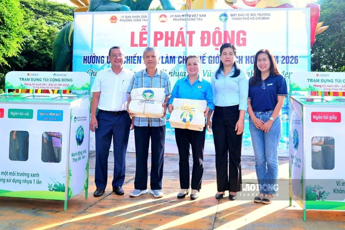 Trao tặng mô hình