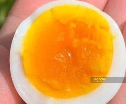 Supplementing collagen from eggs is the choice of many people. Photo: Kieu Vu