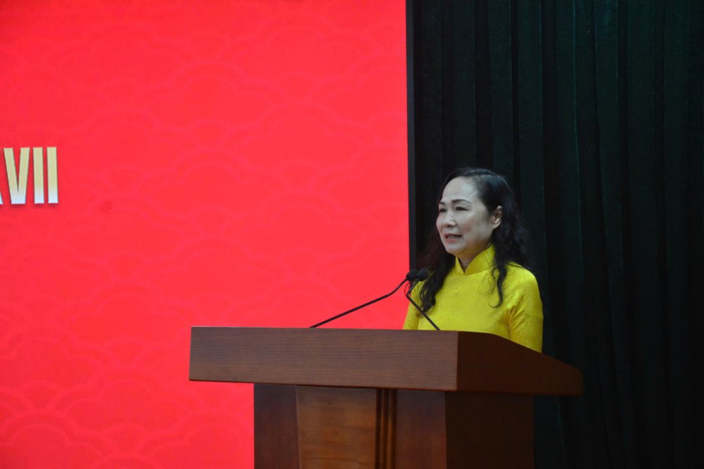 NSND Trịnh Thúy Mùi, Phó Chủ tịch Liên hiệp các Hội Văn học nghệ thuật Việt Nam, Chủ tịch Hội Nghệ sĩ Sân khấu Việt Nam phát biểu. Ảnh: Trần Lam