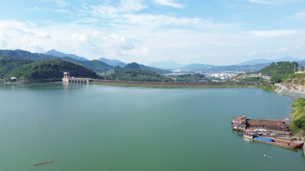El lago Hoa Binh tiene un nivel de agua de 113,79 m. Foto: Minh Nguyen