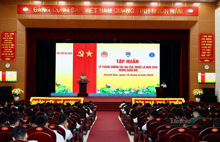 Cục Quân y, Tổng cục Hậu cần - Kỹ thuật tổ chức tập huấn phòng, chống tác hại của thuốc lá tại Học viện Hải quân. Ảnh: Mạnh Hùng  