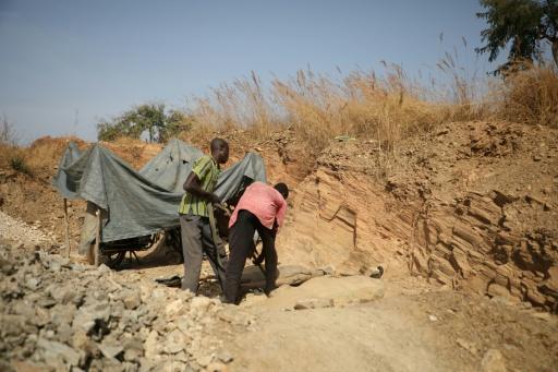 Mineral exploitation is a livelihood for many people in Nigeria, a country with abundant resource reserves. Photo: AFP broadcast on September 18