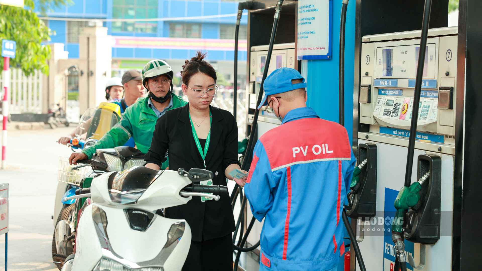 It is predicted that gasoline and oil prices in the price adjustment period next week may fluctuate according to the world situation. Photo: Hai Nguyen