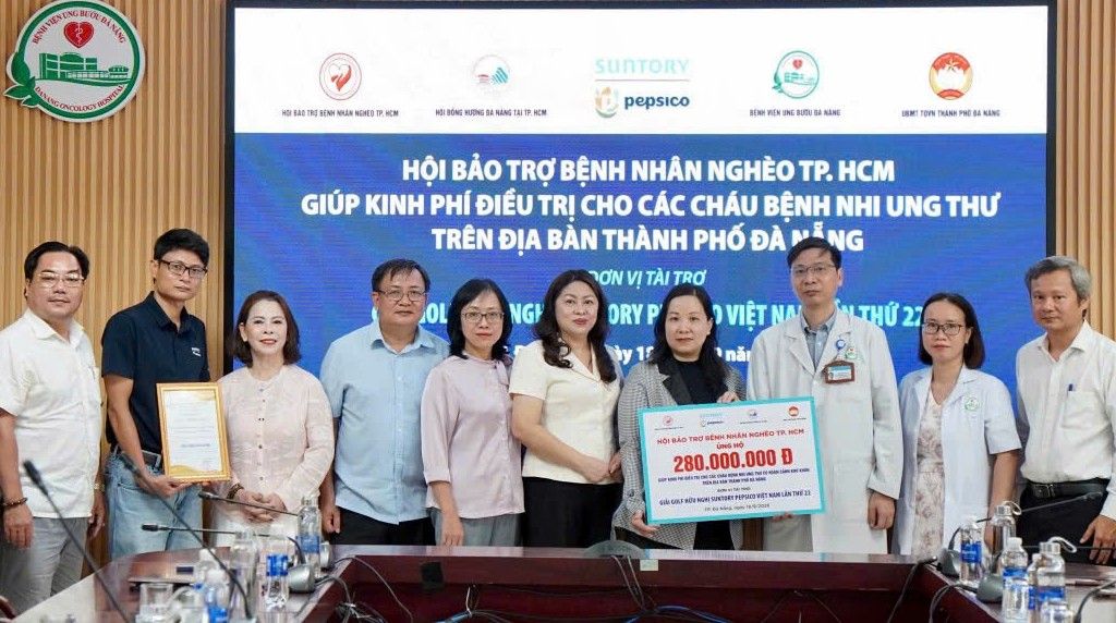 The total funding support for Da Nang Oncology Hospital this time is 280 million VND. Photo: Da Nang UB Hospital
