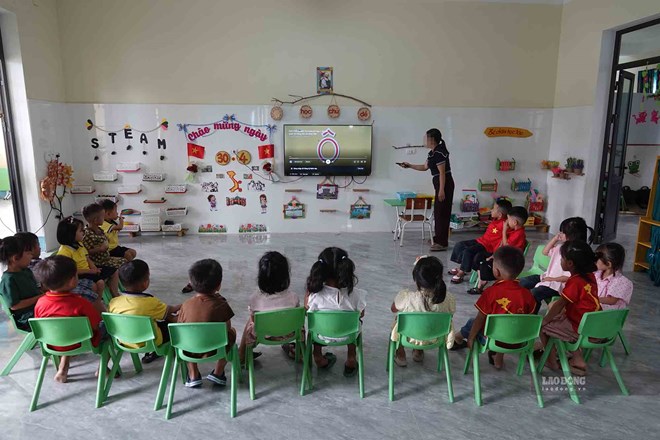 Phuc Trach Kindergarten branch 2 is located far from the center, but teachers' allowances are lower than colleagues working in Huong Khe town (old), now Huong Khe commune. Photo: Tran Tuan taken on September 7