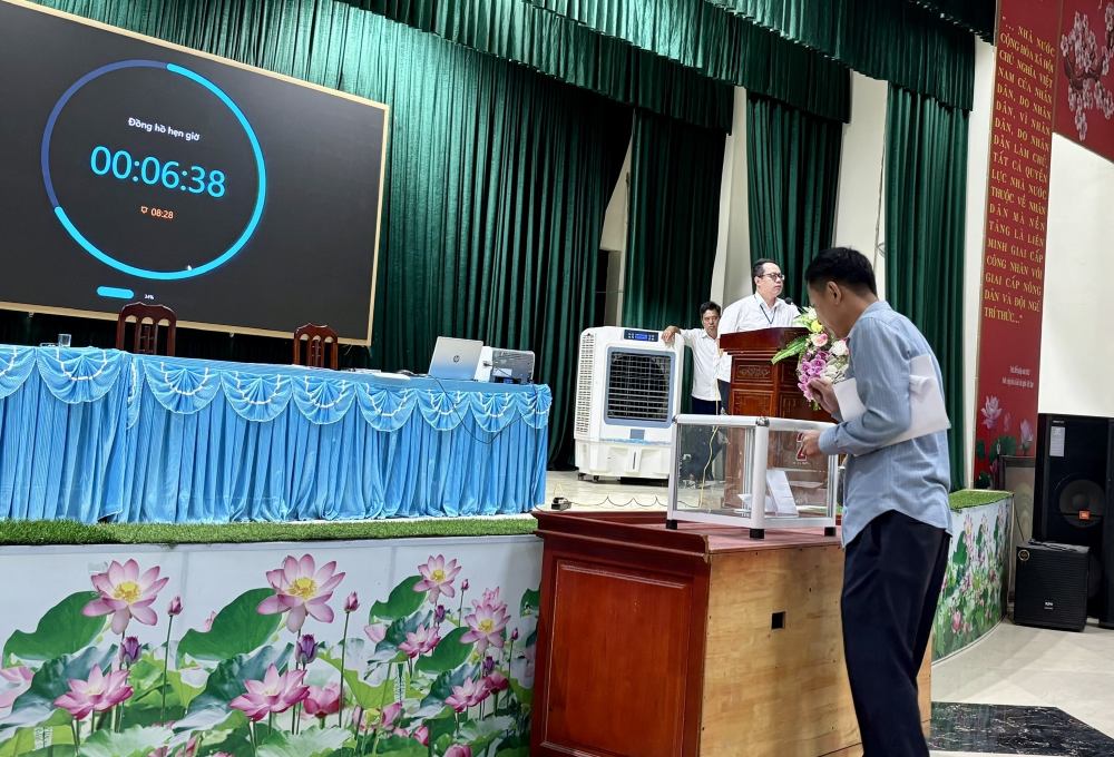 A land auction session in Tan Thuan commune, Hung Yen province on August 6, 2026. Photo: Tan Thuan commune e-Portal