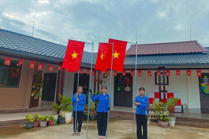 Một góc Làng Nủ rực sắc cờ trong kỳ nghỉ lễ Quốc khánh 2.9. Ảnh: Đinh Đại