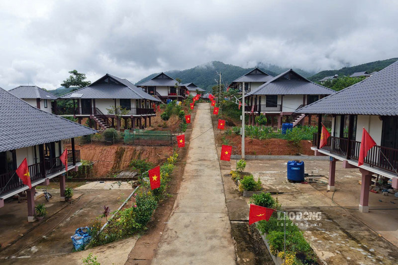 Làng Nủ khoác lên diện mạo khang trang, sạch đẹp trong những ngày Quốc khánh 2.9. Ảnh: Đinh Đại