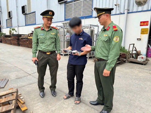 Cảnh báo bay flycam, thả diều gần sân bay Nội Bài. Ảnh: Công an Nội Bài 