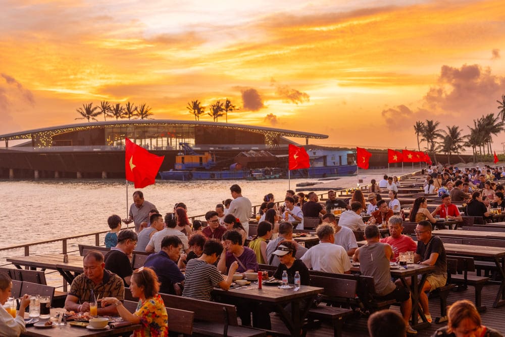 Điểm đến có sức hút lớn bậc nhất tại Phú Quốc thuộc về Thị trấn Hoàng Hôn (phía Nam đảo). Ảnh: SG