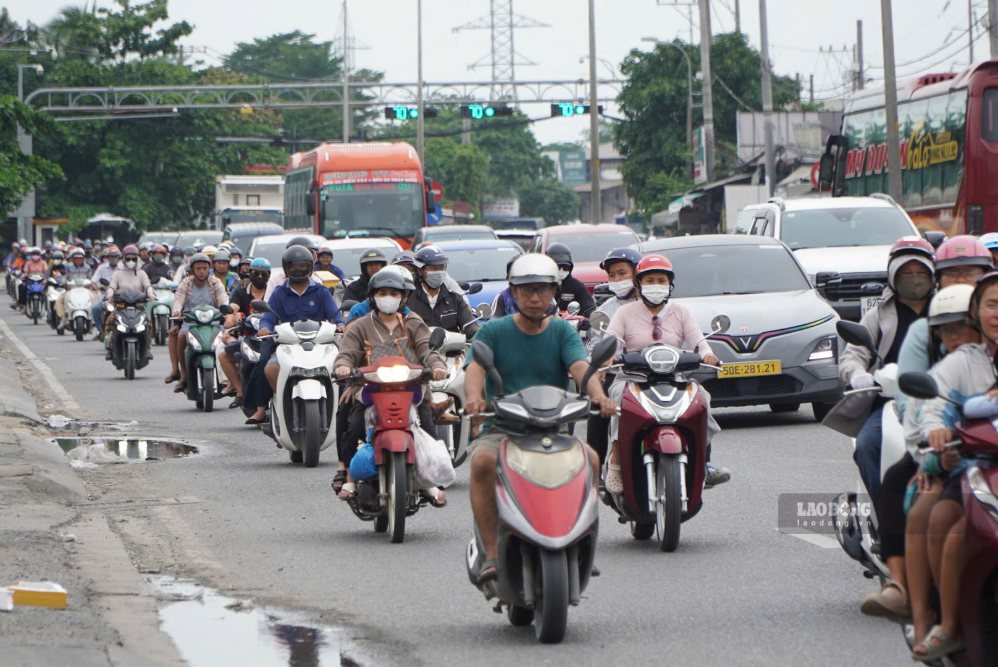 People begin to return to Ho Chi Minh City after the September 2nd holiday, traffic volume is forecast to increase sharply on the last day of the holiday. Photo: Nguyen Chan