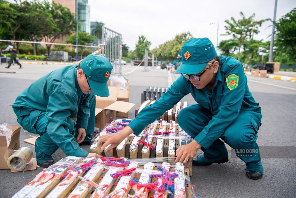 1,200발의 고고도 포탄이 9월 2일 저녁 사이공 강 터널에서 발사될 준비를 마쳤습니다. 사진: 타이 바오