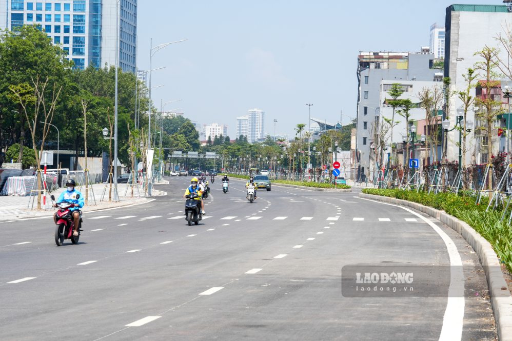 Ring Road 1, Hoang Cau - Voi Phuc section (Hanoi) technically opened to traffic on the morning of September 2. Photo: Song Huu