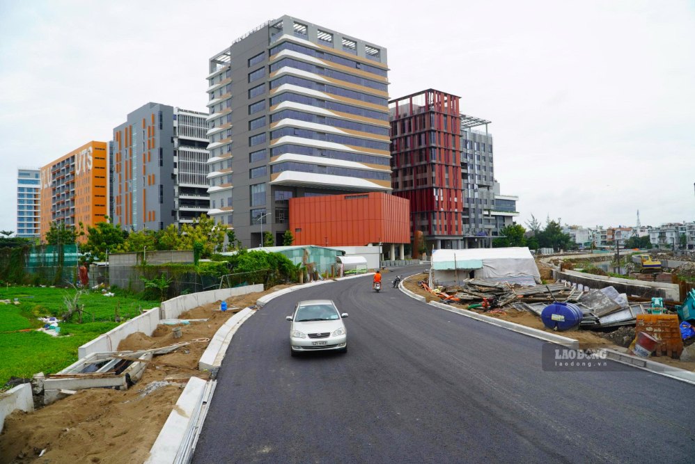 1.4 km of road along Xuyen Tam canal (HCMC) opened to traffic from September 2nd. Photo: Minh Quan