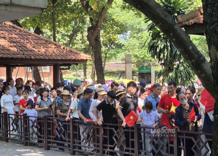 Người dân xếp hàng vào thăm Lăng Bác dịp lễ Quốc khánh 2.9 năm nay. Ảnh: Phan Anh