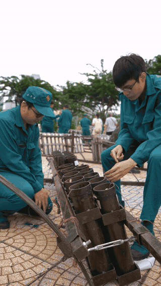 Trận địa pháo hoa tạo hiệu ứng “cây tre” sẵn sàng khai hỏa trên bầu trời TPHCM tối 2.9
