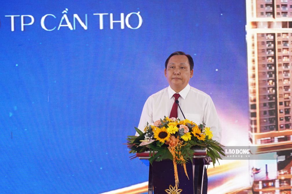 Ông Lê Công Lý – Phó Chủ tịch Thường trực UBND TP Cần Thơ phát biểu tại lễ khởi công. Ảnh: Tạ Quang