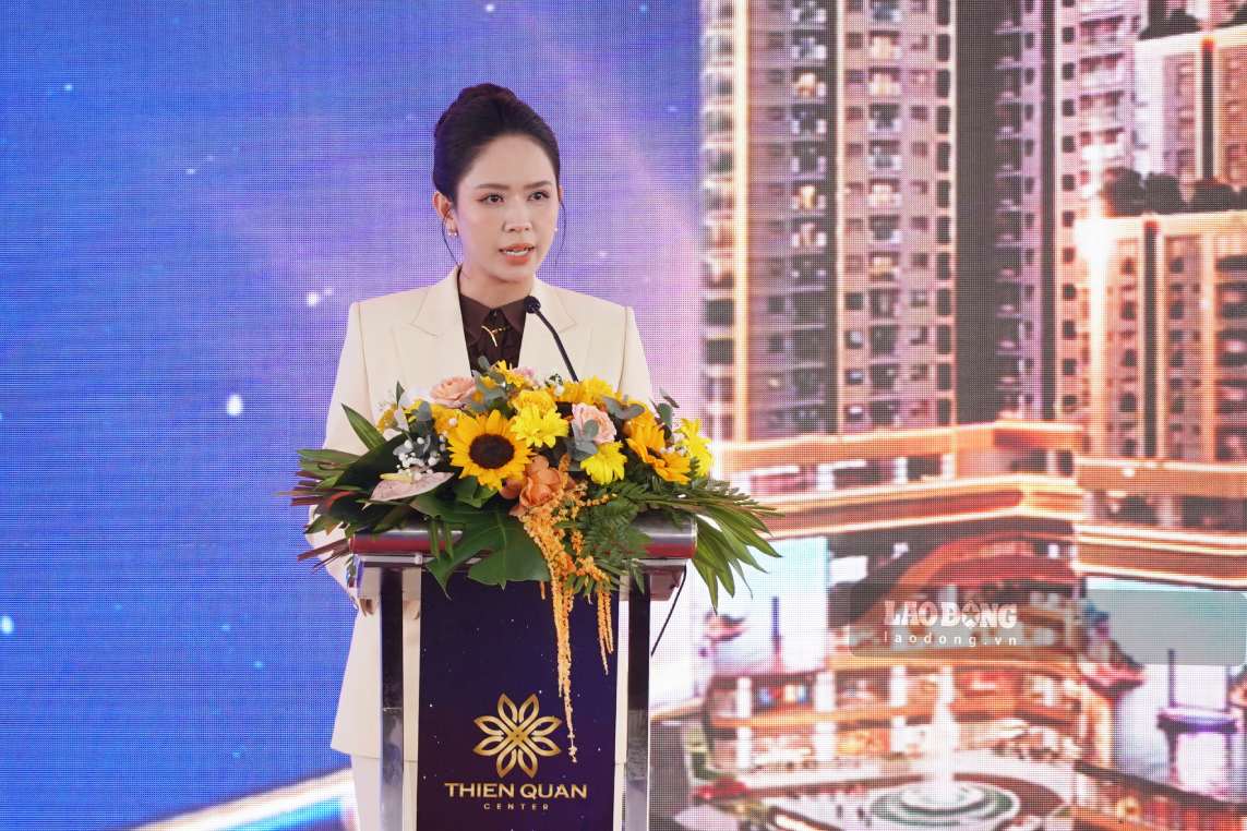 Bà Nguyễn Thị Thảo Quyên – Tổng Giám đốc Thiên Quân Group, Phó Tổng Giám đốc Thiên Quân Center phát biểu tại lễ khởi công. Ảnh: Tạ Quang