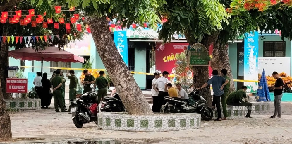Quang Ngai Police are still examining the scene and investigating the incident. Photo: Vien Nguyen