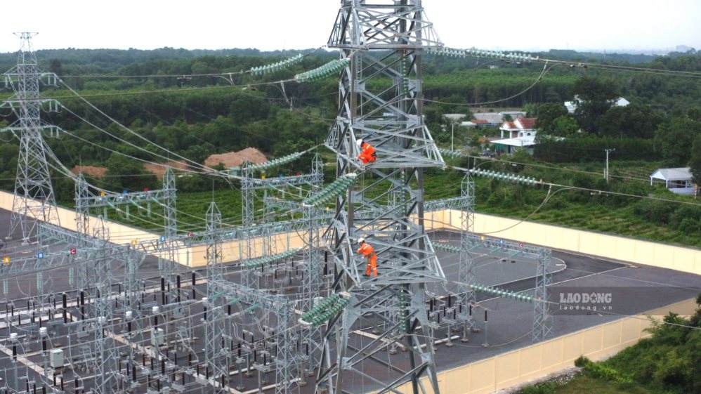 Công trình được đấu nối từ trạm 220kV KCN Nhơn Trạch, thực hiện đấu chuyển tiếp vào các tuyến đường dây 110kV Long Thành – Nhơn Trạch 5 và Long Thành – Hyosung, điểm đấu nối khoảng trụ T20, T21 của tuyến đường dây 110kV hiện hữu. Ảnh: PV