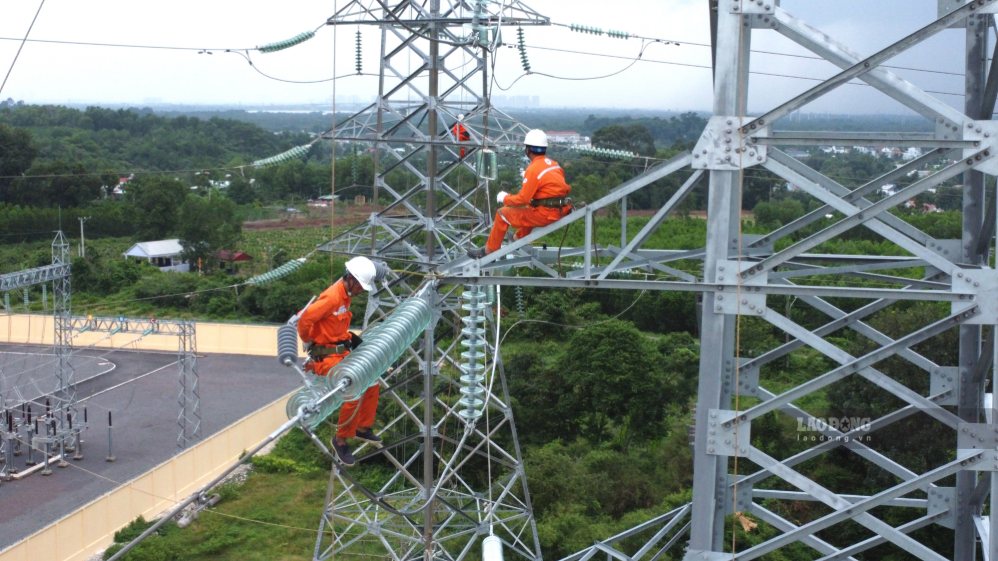 Theo thiết kế, công trình có quy mô đường dây 110kV gồm 4 mạch, trong đó xây dựng mới 50m tuyến đường dây 4 mạch và điều chỉnh 260m đoạn tuyến hiện hữu. Ảnh: PV
