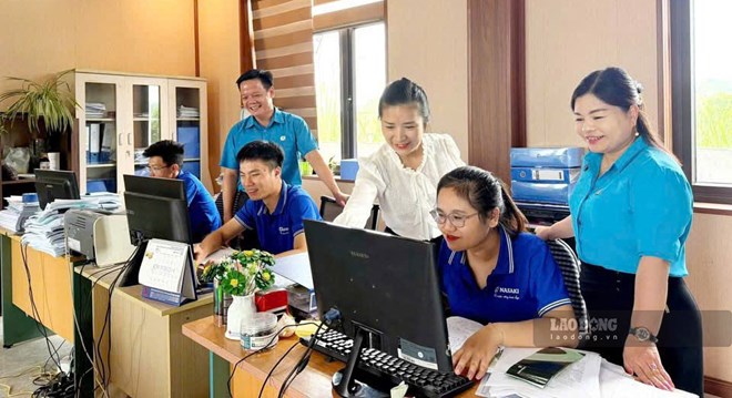 Công đoàn trao đổi công tác bình dân học vụ, chuyển đổi số tại Cổ phần Nasaky Việt Nam. Ảnh: An Vi