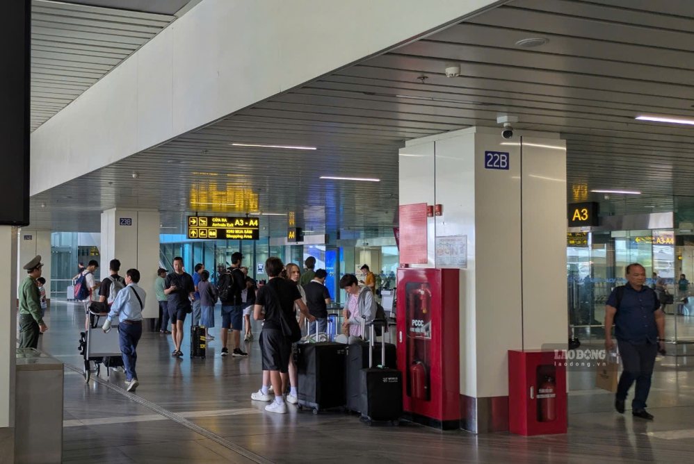 Khu vực sảnh đến nhà ga T3 thông thoáng, hành khách nhanh chóng di chuyển ra ngoài sau khi nhận hành lý.