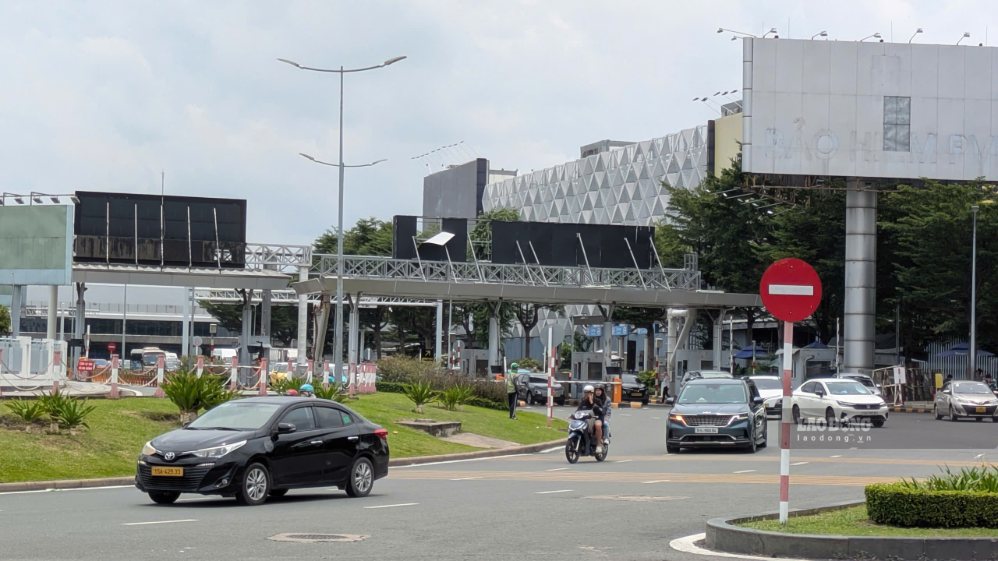 Lối ra vào nhà ga T2 thông thoáng trong ngày cuối kỳ nghỉ lễ Quốc khánh.