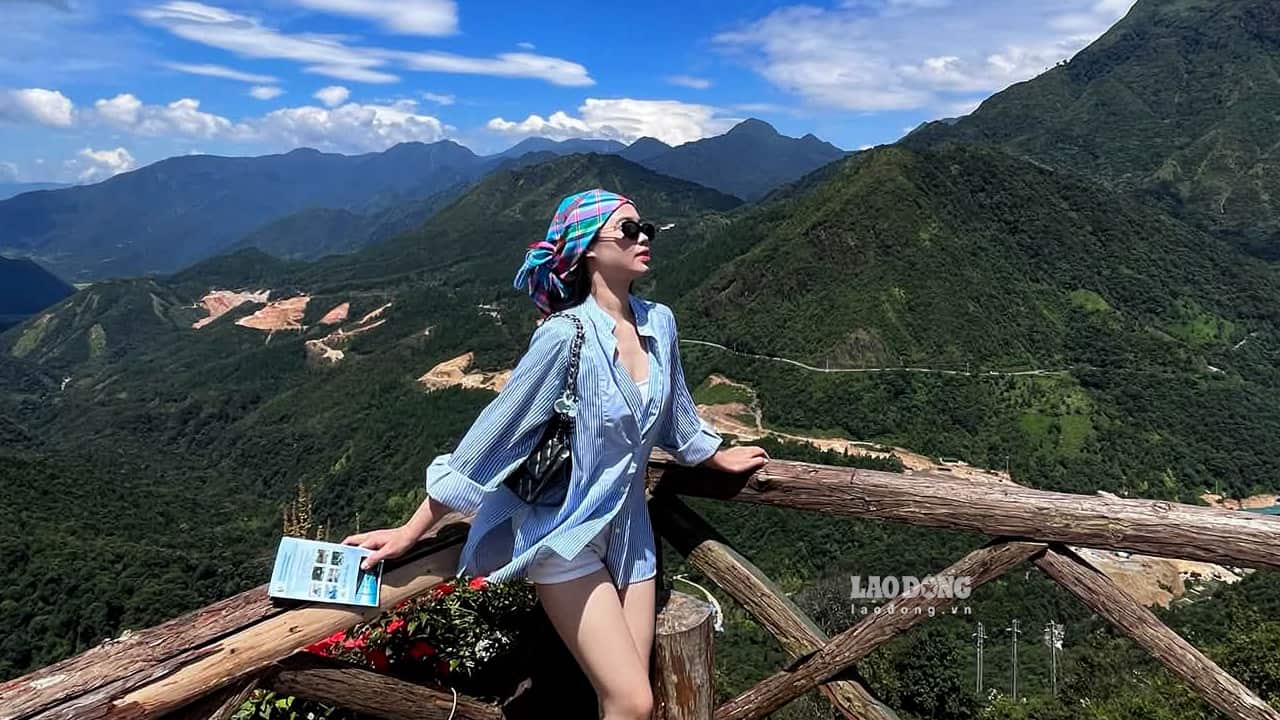 Bạn Trịnh Thảo Giang (Thanh Hóa) hào hứng chia sẻ lại trải nghiệm ở Sapa. Ảnh: Huyền Trang