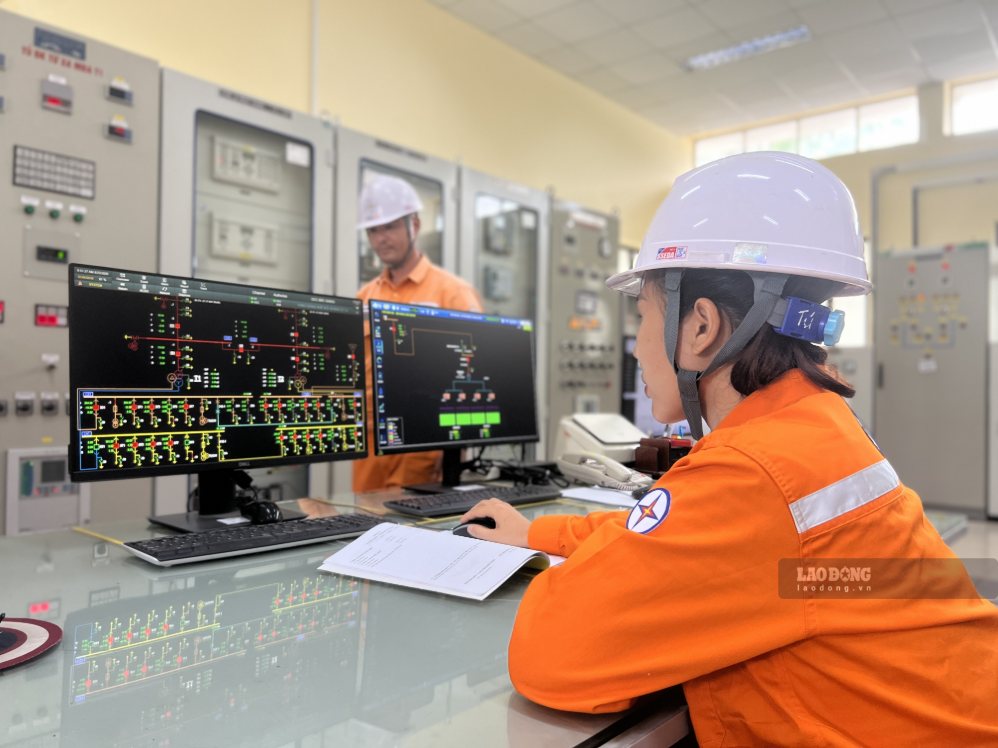 Pin lưu trữ năng lượng BESS giúp lưới điện ứng phó giờ cao điểm. Ảnh: Anh Tuấn