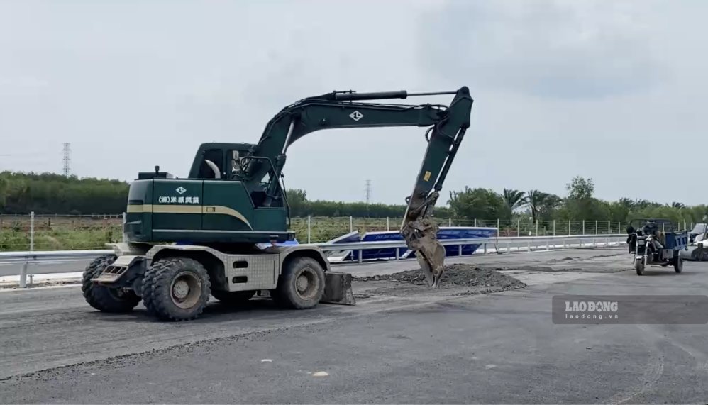 Theo ghi nhận của phóng viên, dự án đang được thi công khẩn trương. Ảnh: HAC