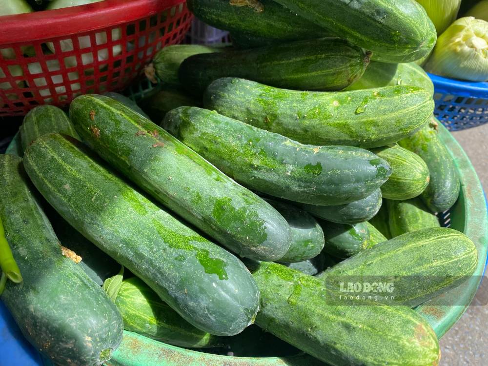 Adding green vegetables and antioxidant-rich drinks to breakfast can help the kidneys eliminate uric acid. Photo: Tra My