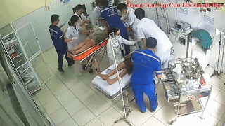 Two critically injured victims were rescued by doctors performing cardiac tamponade after the fire. Photo: Khanh Hoa 115 Emergency Center