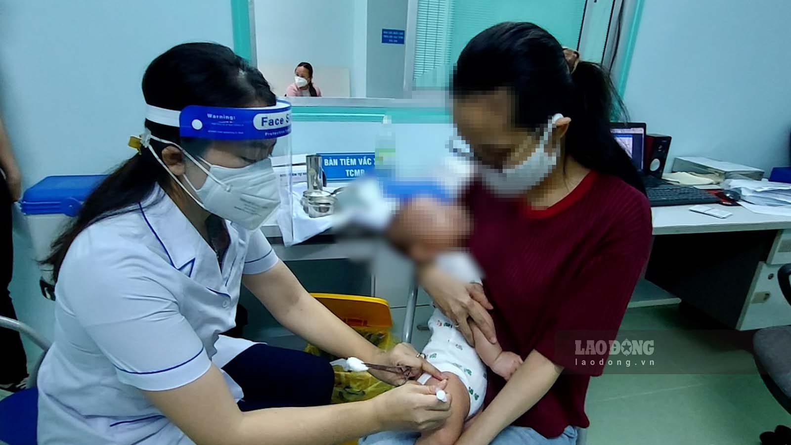 Aim for 90% of newborns to be screened for the 5 most common congenital diseases. Photo: Nguyen Ly.