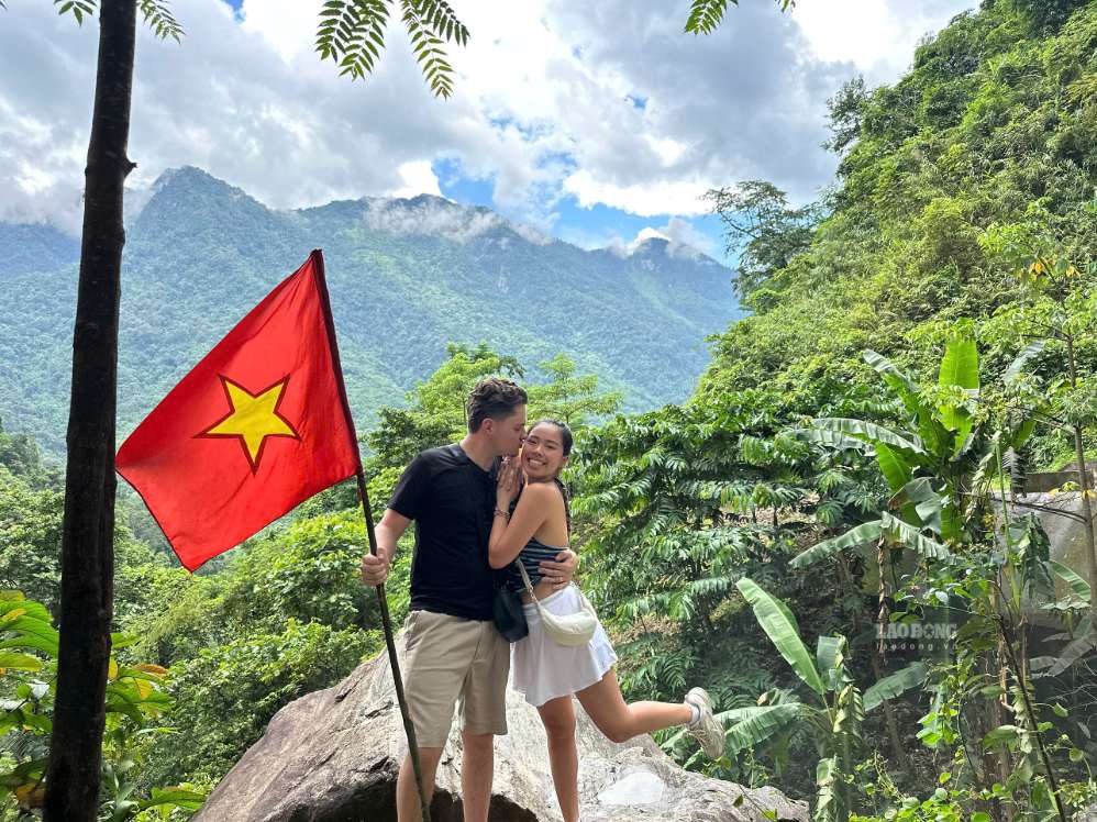 Qua hành trình khám phá Việt Nam, cặp đôi càng thêm yêu mến đất nước và con người Việt Nam. Ảnh: Nhân vật cung cấp