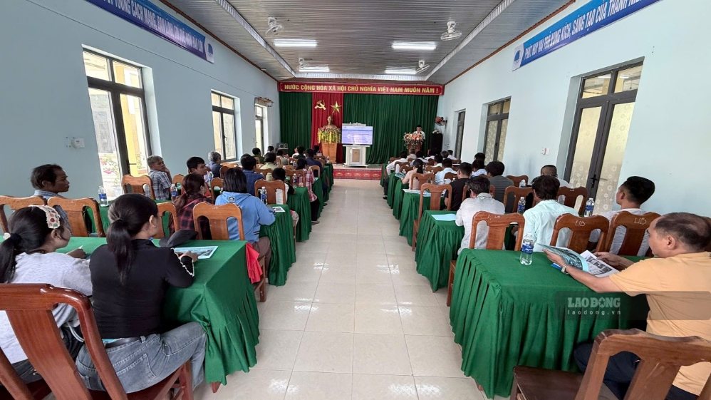 Quang cảnh buổi tuyên truyền phòng, tránh và giảm nhẹ thiên tai tại xã La Êê, thành phố Đà Nẵng. Ảnh: Văn Nhân  