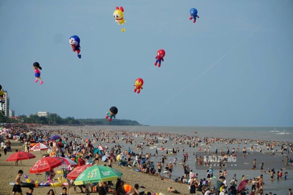 During the holiday season, Sam Son welcomes about 350,000 visitors. Photo: Quach Du