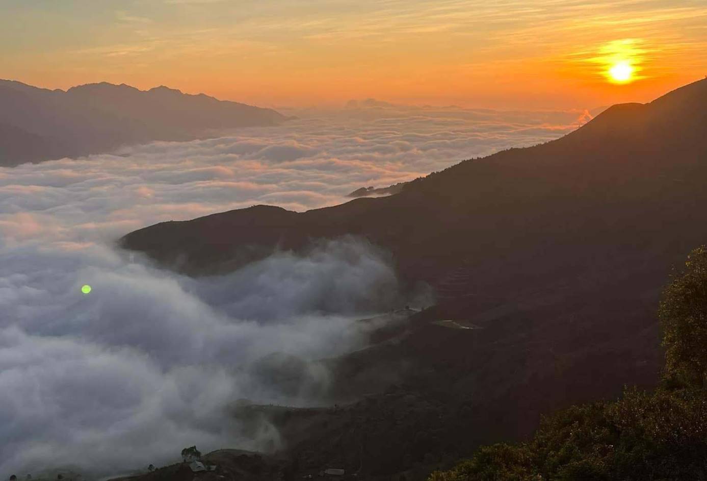 Ta Xua has become an attractive cloud hunting tourist destination for tourists in recent years. Photo: Le Thuy