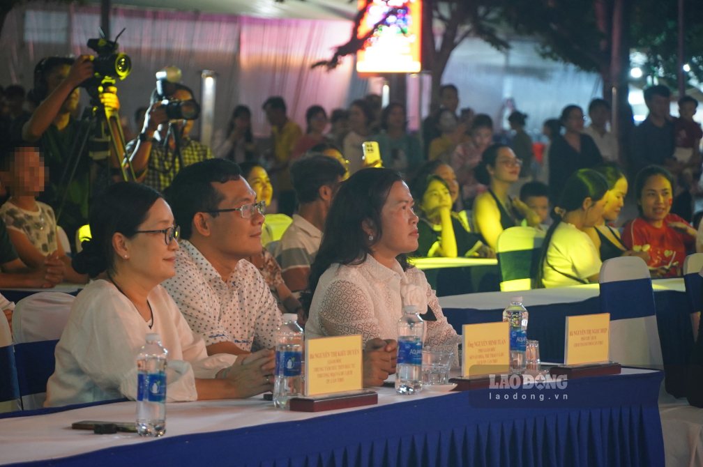 Các đại biểu tham dự chương trình. Ảnh: Tạ Quang