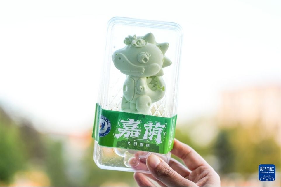 Du khách được khám phá không gian trưng bày và ẩm thực theo chủ đề khủng long độc đáo tại Bảo tàng Khủng long Thần Châu Gia Âm (Trung Quốc). Ảnh: Xinhua phát ngày 18.9