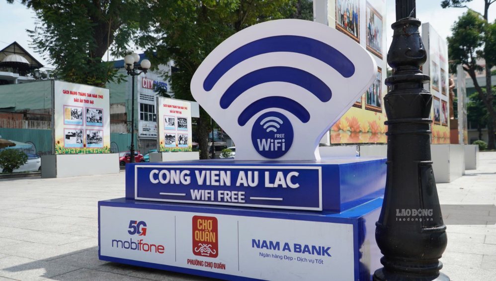 Điểm truy cập wifi công cộng miễn phí ở Công viên Âu Lạc (phường Chợ Quán). Ảnh chụp ngày 19.9. Ảnh: Mai Anh