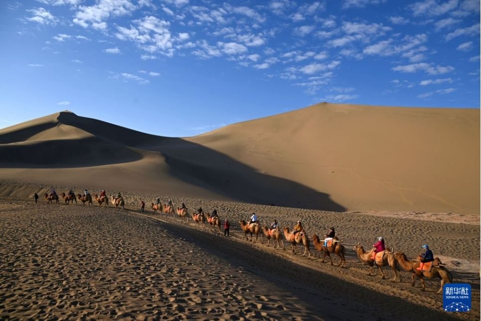 Tourists experience the flavor of the ancient Chinese Silk Road at the historical site complex in Dunhuang city, Gansu province. Photo: Xinhua broadcast on September 20