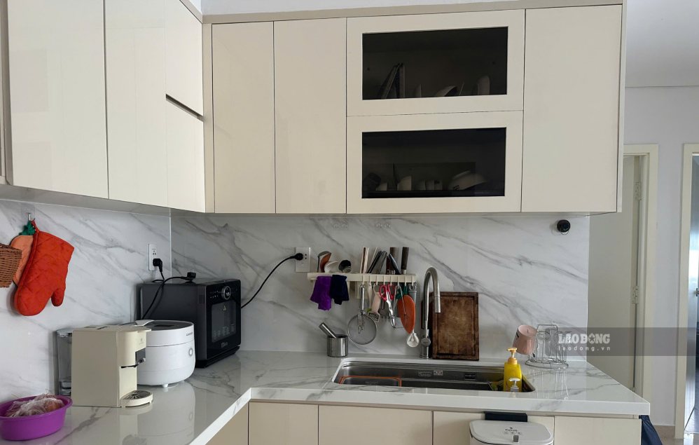 Reasonable kitchen design helps the cooking space to be more airy, convenient and safe. Photo: Ha May