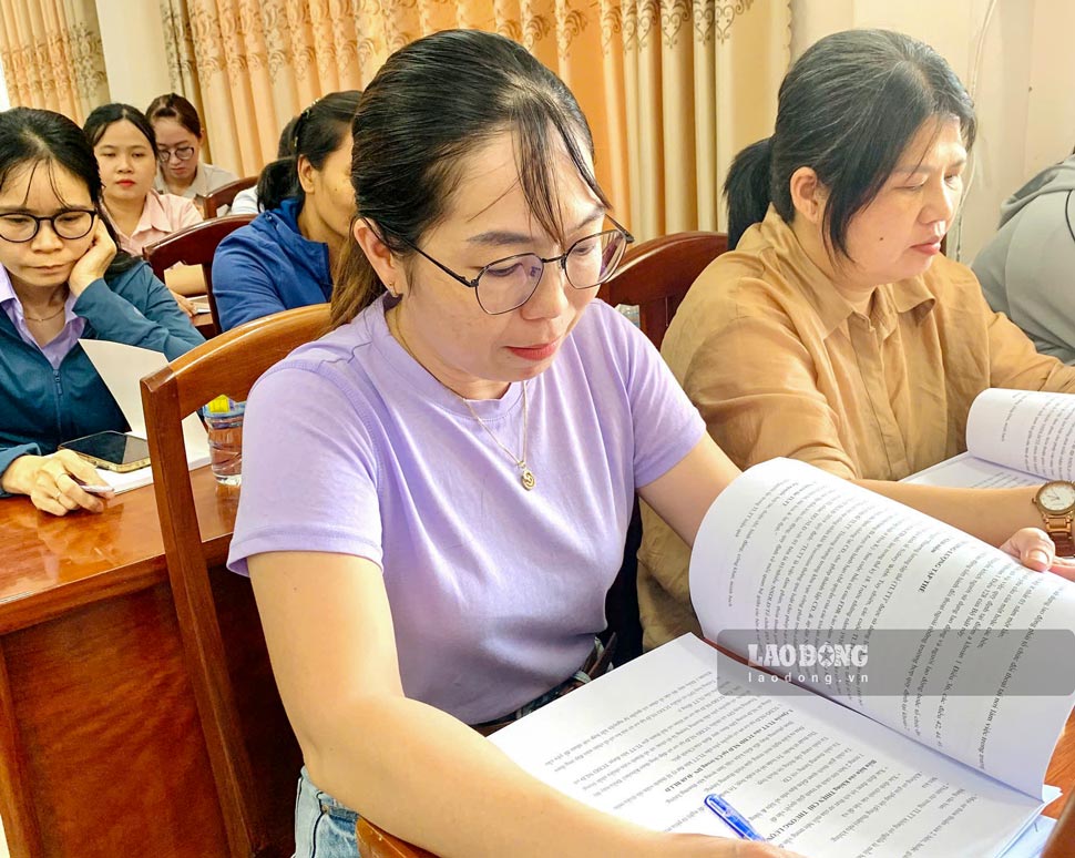 Trade union officials are trained in skills on labor relations, trade union finance, and handling situations arising at the grassroots level (photo taken on September 18). Photo: Thanh Binh