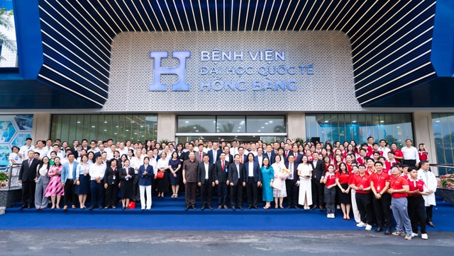 Lãnh đạo Tập đoàn Nguyễn Hoàng, Trường Đại học Quốc tế Hồng Bàng và Bệnh viện Đại học Quốc tế Hồng Bàng cùng đội ngũ bác sĩ, CBNV đón tiếp Phó Thủ tướng Chính phủ 